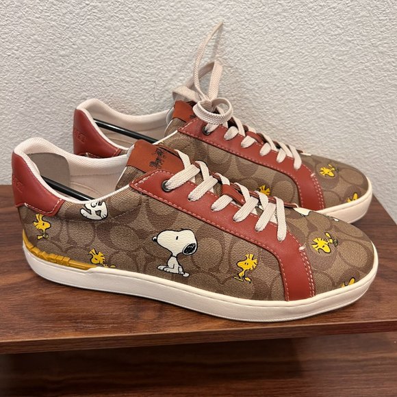 coach Coach X Peanuts Clip Low Top Sneaker In Signature Canvas With Snoopy ce860 - Picture 3 of 7